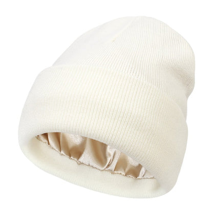🧢✨ Gebreide Muts met Satijnen Voering – Warm & Beschermend