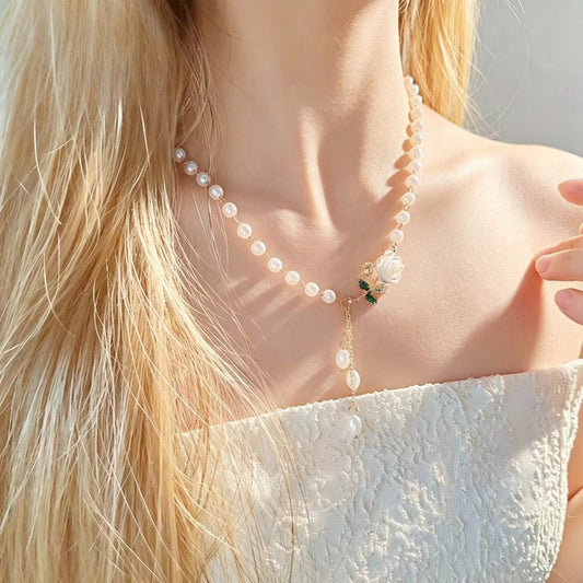 🌸 Elegant Pearl Camellia Necklace with a Romantic Floral Design