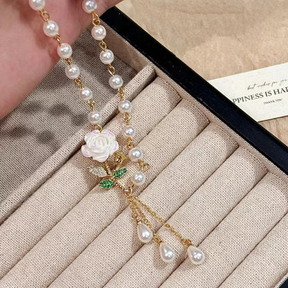 🌸 Elegant Pearl Camellia Necklace with a Romantic Floral Design