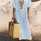 Casual and loose-fitting dress for women, made of cotton and linen with embroidery and a slit.