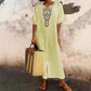 Casual and loose-fitting dress for women, made of cotton and linen with embroidery and a slit.