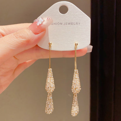 ✨ Brincos Elegantes em Forma de Gota – Elegância Francesa com Zircónias Brilhantes! 💎🤍
