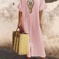 Casual and loose-fitting dress for women, made of cotton and linen with embroidery and a slit.