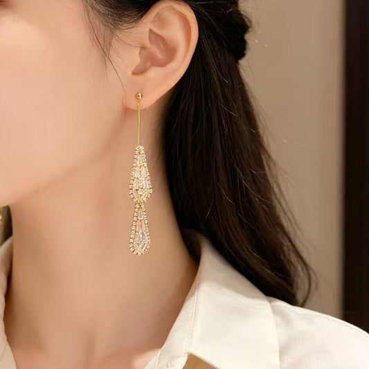 ✨ Brincos Elegantes em Forma de Gota – Elegância Francesa com Zircónias Brilhantes! 💎🤍